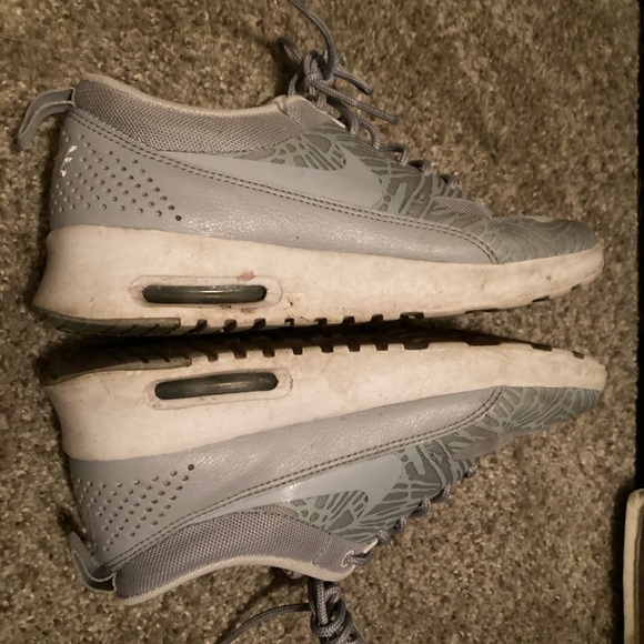 Nike Shoes 8.5 - Picture 3 of 8